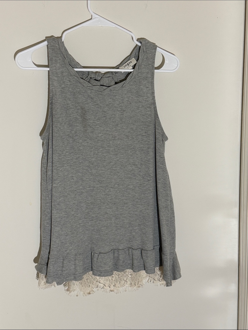 Umgee Gray Sleeveless Tank with Lace Trim and back